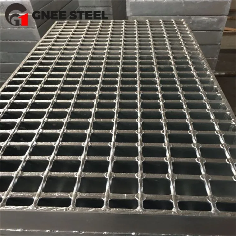 Verzinkter Gehwegsgitter